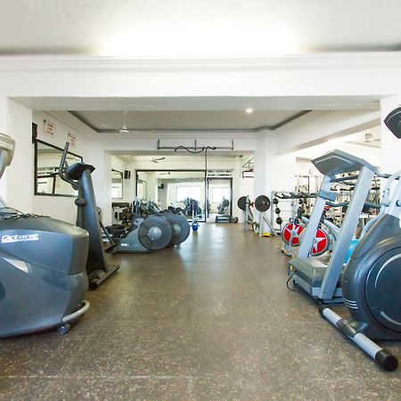 Royal Villas Resort Масатлан Экстерьер фото The gym at the hotel