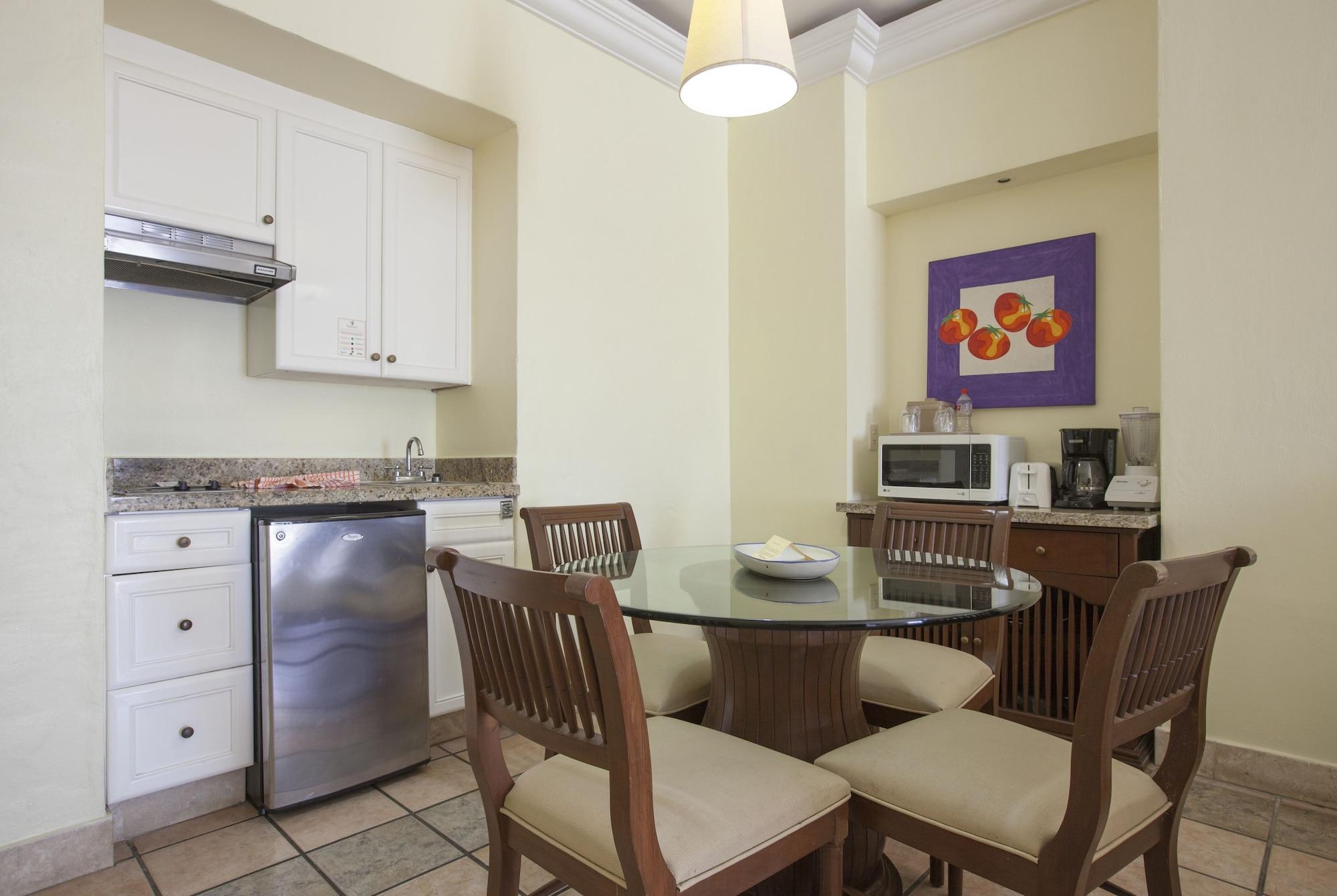 Royal Villas Resort Масатлан Экстерьер фото A kitchen in a typical Disney Vacation Club villa